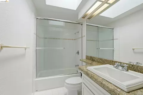 Bath - 2231 Heathrow Pl, San Leandro, CA 94577 photo 5 of 5