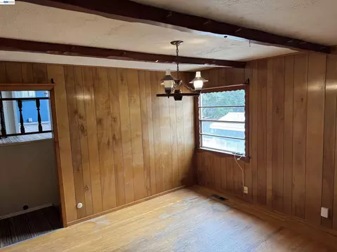 Living - 144 Viewmont Ave, Vallejo, CA 94590 photo 4 of 6