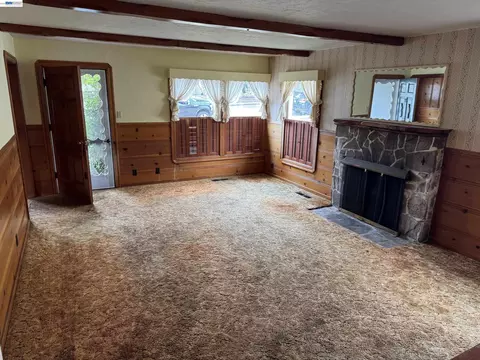 Living - 144 Viewmont Ave, Vallejo, CA 94590 photo 3 of 6