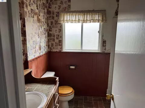 Bath - 144 Viewmont Ave, Vallejo, CA 94590 photo 1 of 1