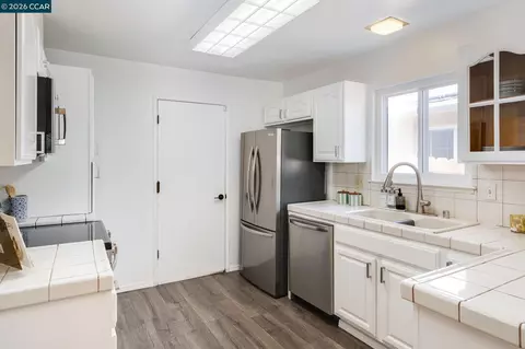 Kitchen - 115 Olive Ct, Hercules, CA 94547 photo 3 of 4