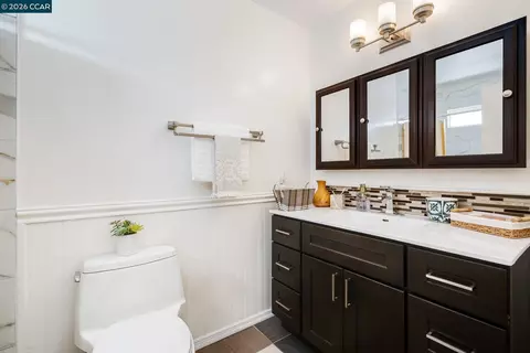 Bath - 115 Olive Ct, Hercules, CA 94547 photo 3 of 4