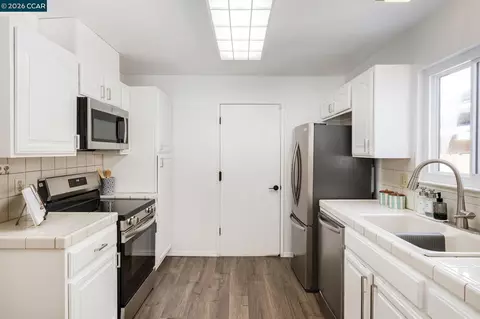 Kitchen - 115 Olive Ct, Hercules, CA 94547 photo 4 of 4