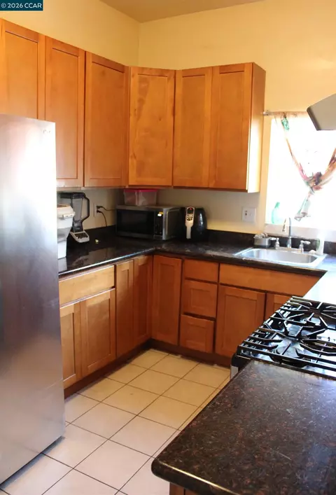 Kitchen - 540 3rd St, Richmond, CA 94801 photo 2 of 4