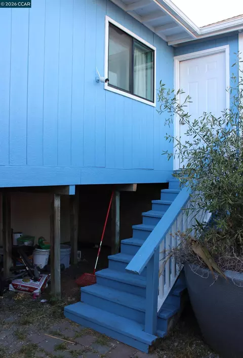 Exterior - 540 3rd St, Richmond, CA 94801 photo 5 of 14