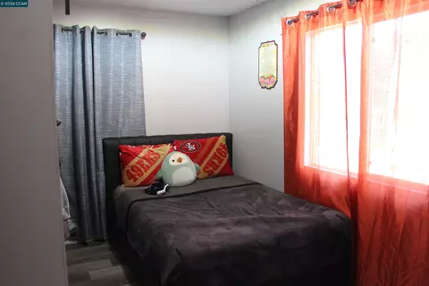 Bedroom - 540 3rd St, Richmond, CA 94801 photo 6 of 12