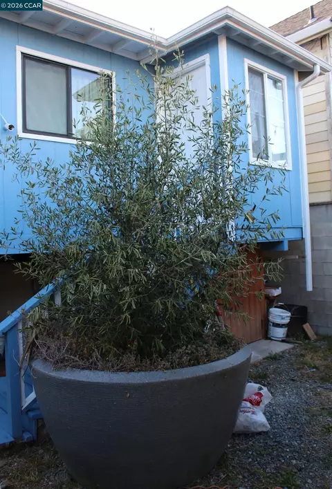 Exterior - 540 3rd St, Richmond, CA 94801 photo 13 of 14