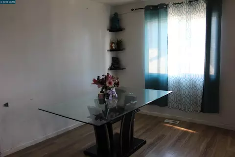 Dining - 540 3rd St, Richmond, CA 94801 photo 2 of 2