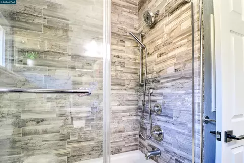 Bath - 1792 Sharon Dr, Concord, CA 94519 photo 7 of 8