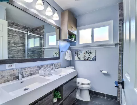 Bath - 1792 Sharon Dr, Concord, CA 94519 photo 4 of 8