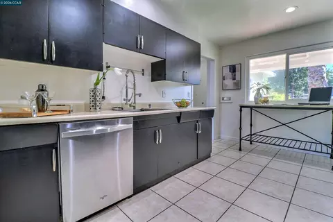 Kitchen - 1792 Sharon Dr, Concord, CA 94519 photo 7 of 11