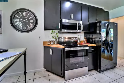 Kitchen - 1792 Sharon Dr, Concord, CA 94519 photo 6 of 11