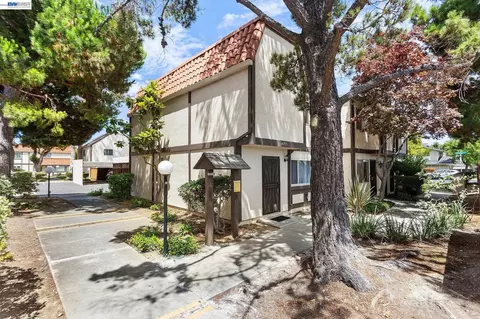 14715 Doolittle Dr, San Leandro, CA 94577 photo 1