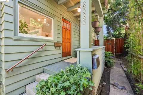 Exterior - 2325 Howe St #1, Berkeley, CA 94705 photo 2 of 6
