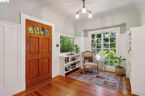 Entry Way - 2325 Howe St #1, Berkeley, CA 94705 photo 2 of 6