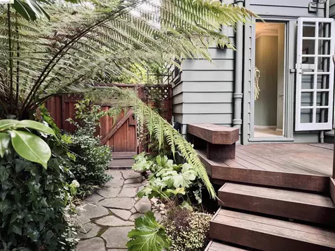 Exterior - 2325 Howe St #1, Berkeley, CA 94705 photo 5 of 6