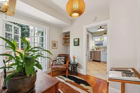 Entry Way - 2325 Howe St #1, Berkeley, CA 94705 photo 6 of 6