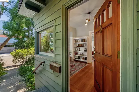 Entry Way - 2325 Howe St #1, Berkeley, CA 94705 photo 1 of 6