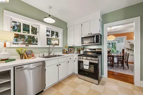 Kitchen - 2325 Howe St #1, Berkeley, CA 94705 photo 1 of 2