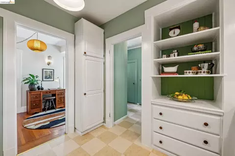 Entry Way - 2325 Howe St #1, Berkeley, CA 94705 photo 5 of 6