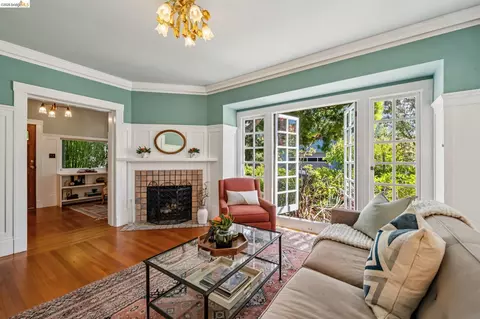 Living - 2325 Howe St #1, Berkeley, CA 94705 photo 2 of 3