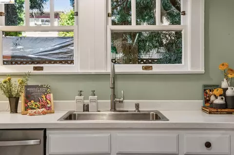 Kitchen - 2325 Howe St #1, Berkeley, CA 94705 photo 2 of 2