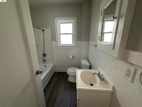 Bath - 444 E 12th St, Pittsburg, CA 94565 photo 1 of 1