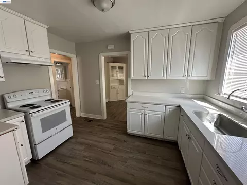 Kitchen - 444 E 12th St, Pittsburg, CA 94565 photo 2 of 2