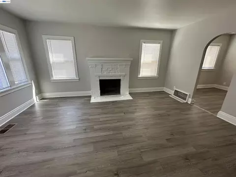Living - 444 E 12th St, Pittsburg, CA 94565 photo 2 of 3