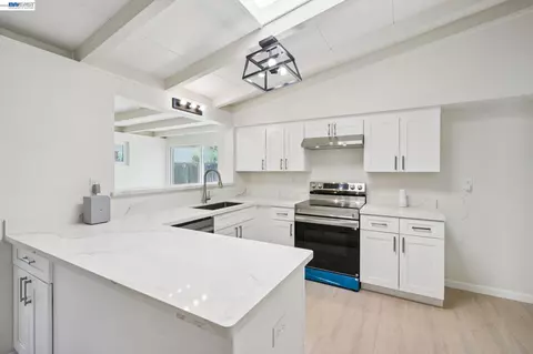 776 Poinciana St, Hayward, CA 94545
