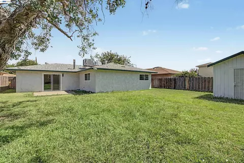 Exterior - 204 Clemmensen Ave, Madera, CA 93637 photo 2 of 6