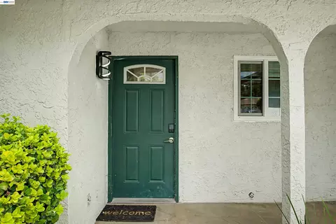Entry Way - 204 Clemmensen Ave, Madera, CA 93637 photo 1 of 4