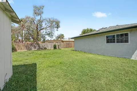 Exterior - 204 Clemmensen Ave, Madera, CA 93637 photo 4 of 6