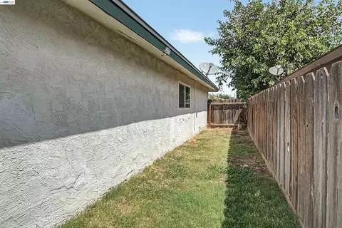 Exterior - 204 Clemmensen Ave, Madera, CA 93637 photo 6 of 6
