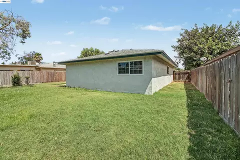 Exterior - 204 Clemmensen Ave, Madera, CA 93637 photo 5 of 6
