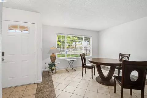 Entry Way - 204 Clemmensen Ave, Madera, CA 93637 photo 3 of 4