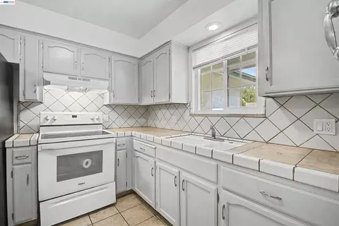 Kitchen - 204 Clemmensen Ave, Madera, CA 93637 photo 1 of 3