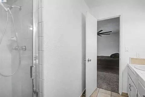 Bath - 204 Clemmensen Ave, Madera, CA 93637 photo 3 of 3
