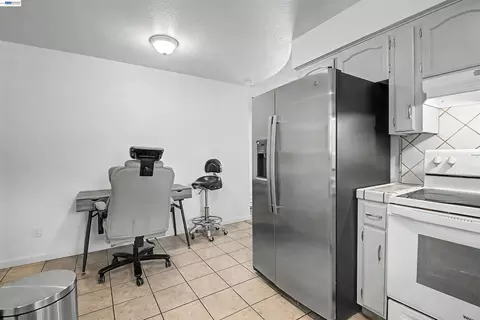 Kitchen - 204 Clemmensen Ave, Madera, CA 93637 photo 2 of 3