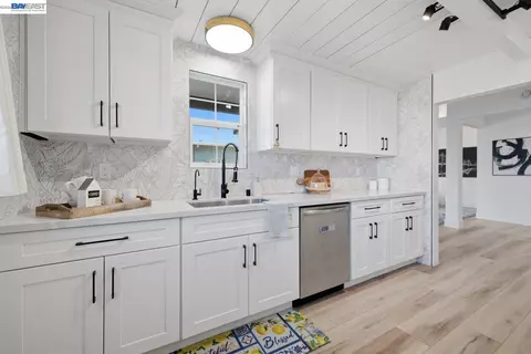 Kitchen - 167 Lawton Dr, Milpitas, CA 95035 photo 2 of 4