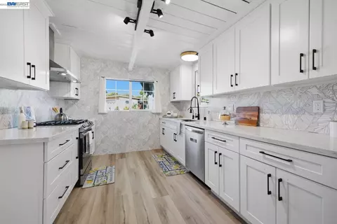 Kitchen - 167 Lawton Dr, Milpitas, CA 95035 photo 4 of 4