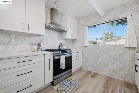 Kitchen - 167 Lawton Dr, Milpitas, CA 95035 photo 3 of 4