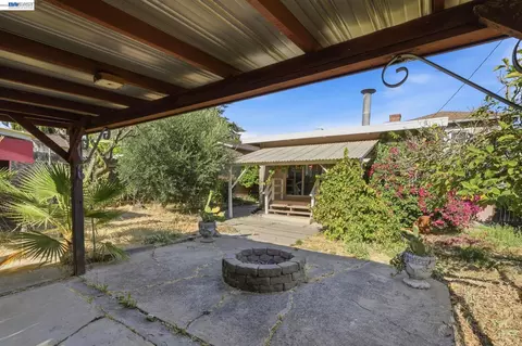 Exterior - 137 Viewmont Ave, Vallejo, CA 94590 photo 10 of 21