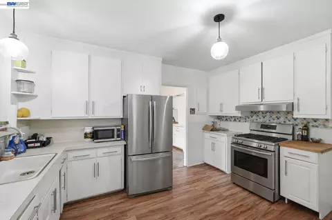 Kitchen - 137 Viewmont Ave, Vallejo, CA 94590 photo 1 of 6