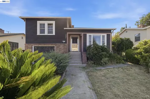 Exterior - 137 Viewmont Ave, Vallejo, CA 94590 photo 4 of 21