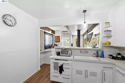 Kitchen - 137 Viewmont Ave, Vallejo, CA 94590 photo 3 of 5