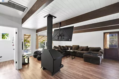 Living - 137 Viewmont Ave, Vallejo, CA 94590 photo 7 of 7