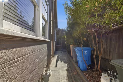 Exterior - 137 Viewmont Ave, Vallejo, CA 94590 photo 14 of 21