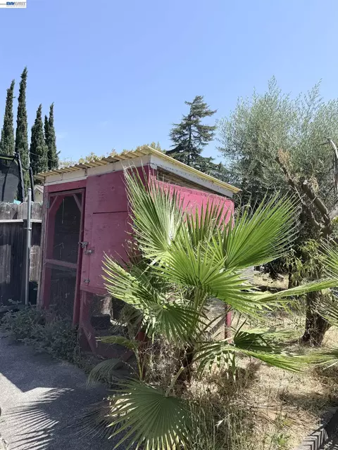 Exterior - 137 Viewmont Ave, Vallejo, CA 94590 photo 18 of 21