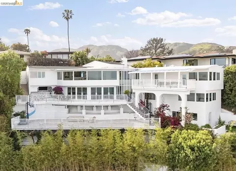 17440 Revello Dr, Pacific Palisades, CA 90272